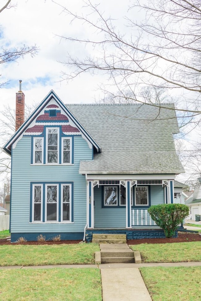 Building Photo - 3 bed 1.5 bath Downtown Valparaiso Home