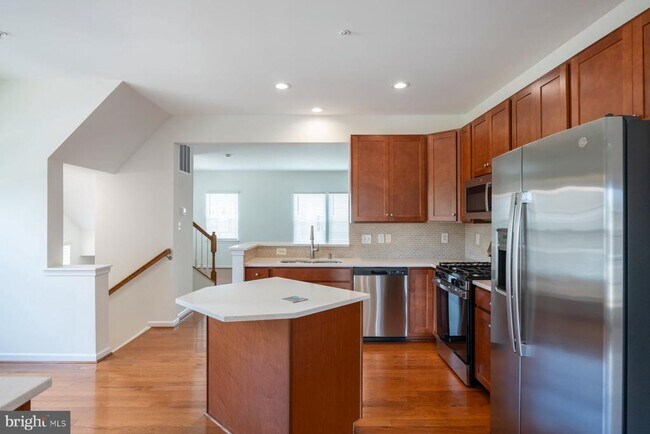 Building Photo - 616 Warbler Walk