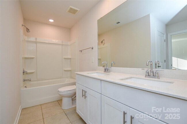 Building Photo - 3215 Lisburn St