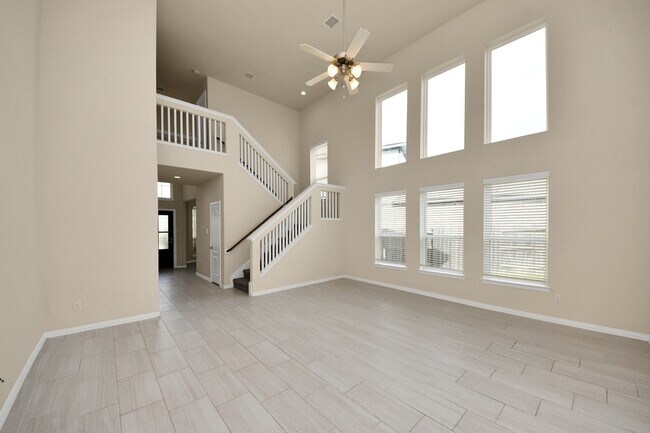 Building Photo - 32903 Silver Mdw Wy