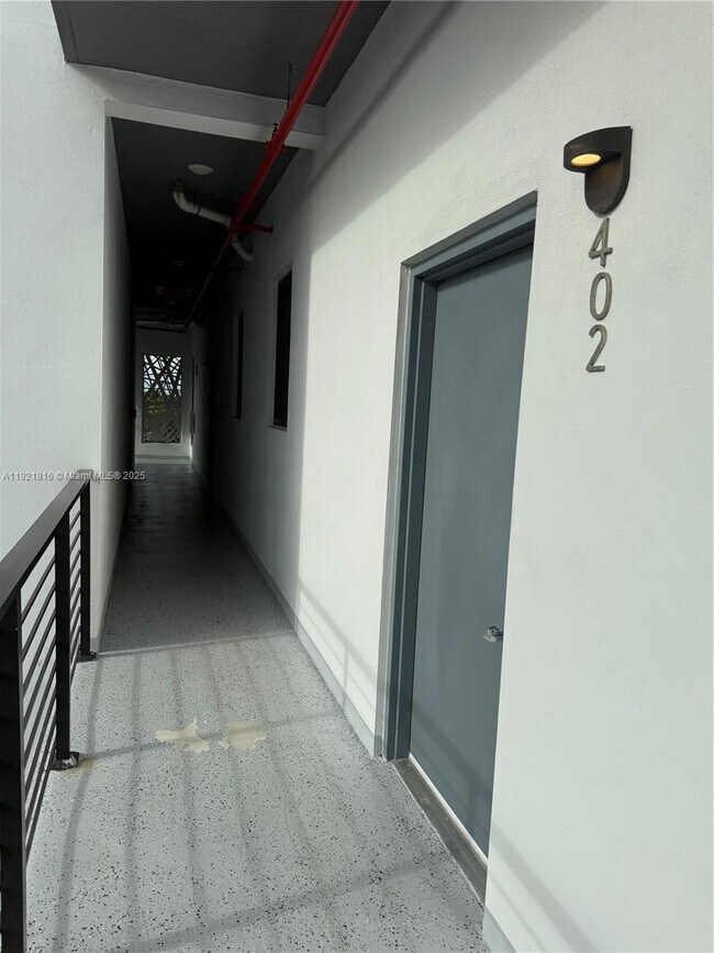 Building Photo - 859 E 24th St