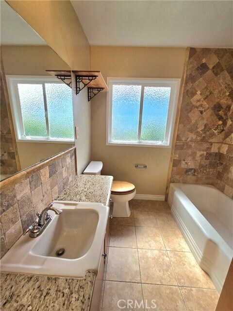 Building Photo - 932 W Granada Ct