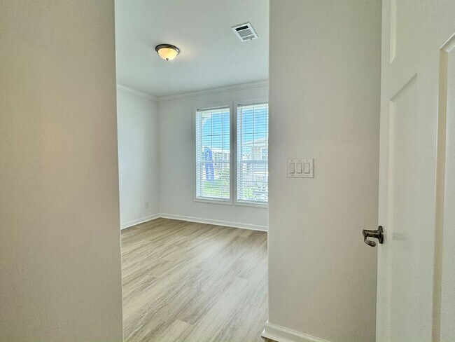 Building Photo - 3070 SW 108th Pl