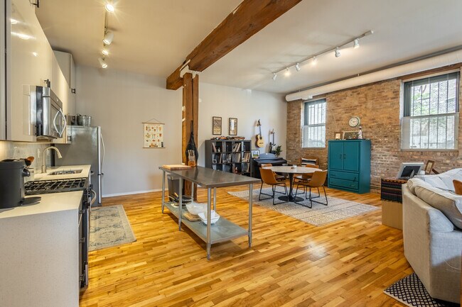 Building Photo - 515 N Noble St