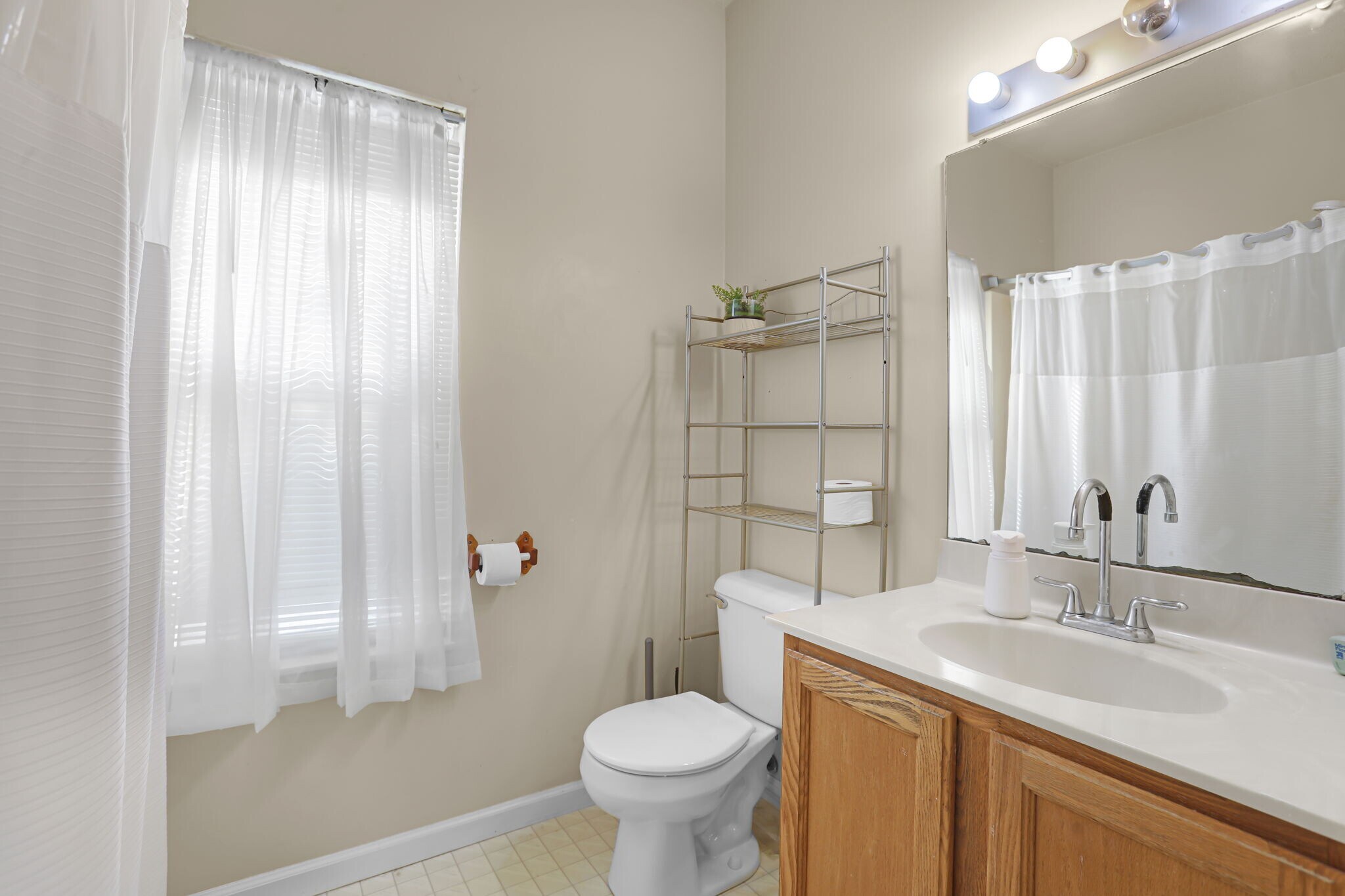 Building Photo - 753 Forest Green Dr