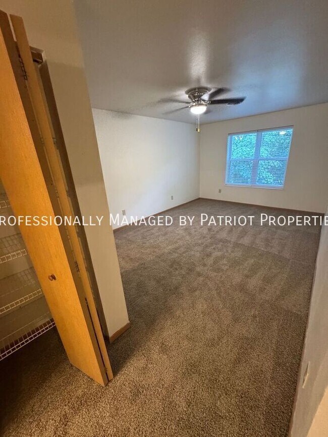 Building Photo - 1609 N Thompson Dr