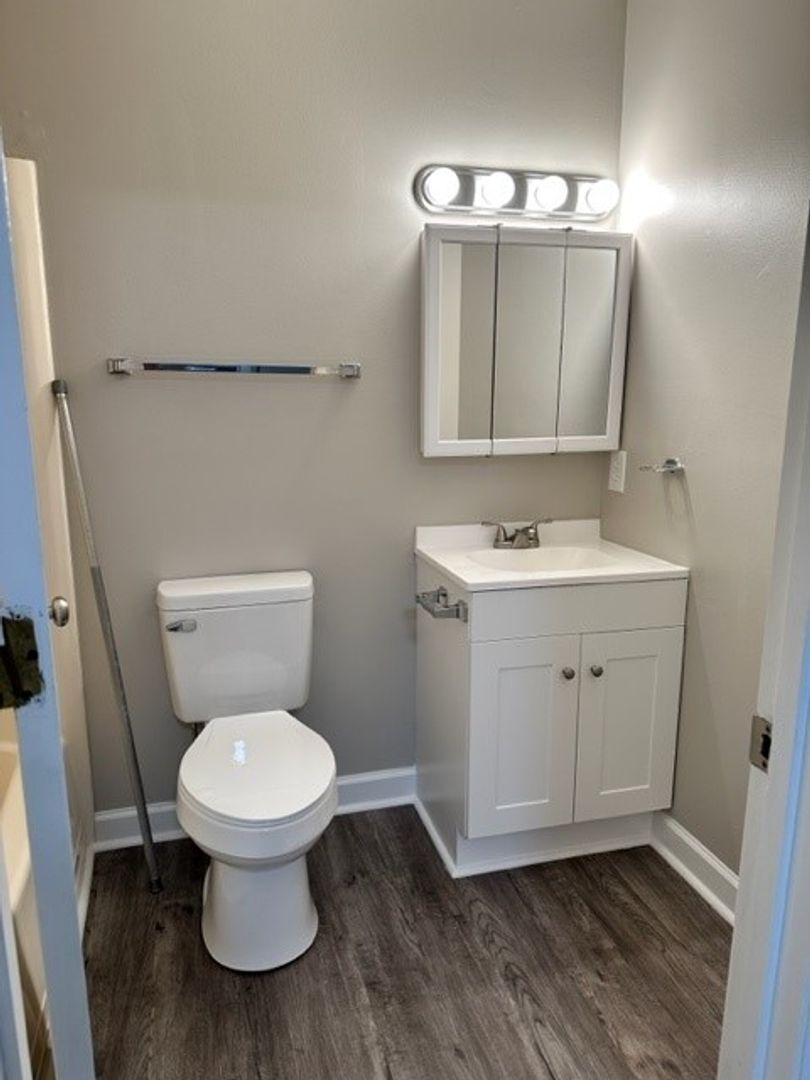 Building Photo - 216 Colonial Heights Rd