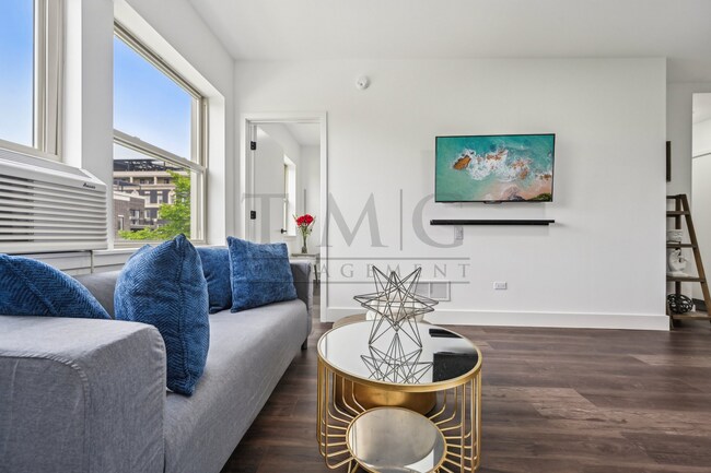 Building Photo - Modern & Brand New 1-Bedroom in Andersonville: Hosting Ready with Luxe Kitchen