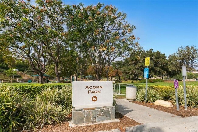 Building Photo - 3 bedroom in Gated Victoria Community!