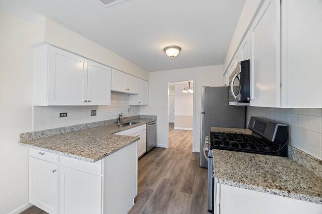 Building Photo - 0N024 Ambleside Dr