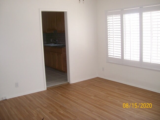 L R - 6013 Menlo Ave