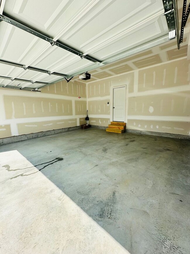 Building Photo - Charming New Construction Home for Rent in...