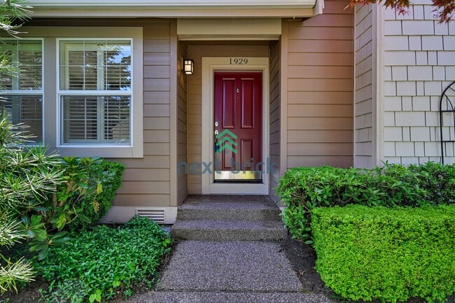 Building Photo - 3 BED & 2.5 BATH Town house FOR RENT
