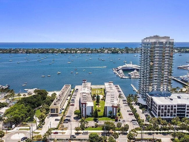 Building Photo - 4500 N Flagler Dr