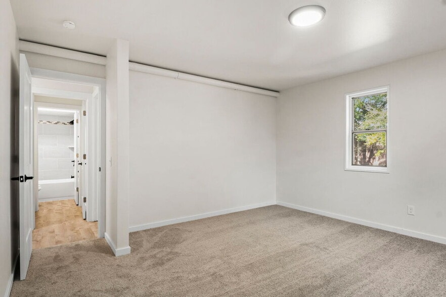 Building Photo - 4934 Whitcomb Dr