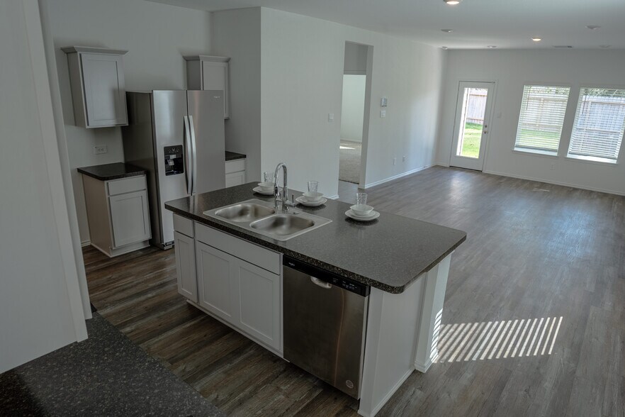 Building Photo - 5746 Hampton Valley Dr