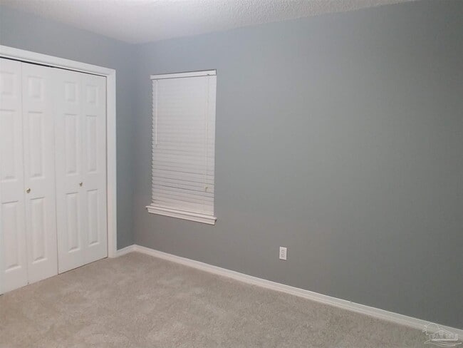 Building Photo - 6024 Yellow Rose Dr