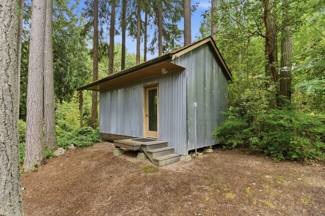 Building Photo - Single level Bainbridge Island home