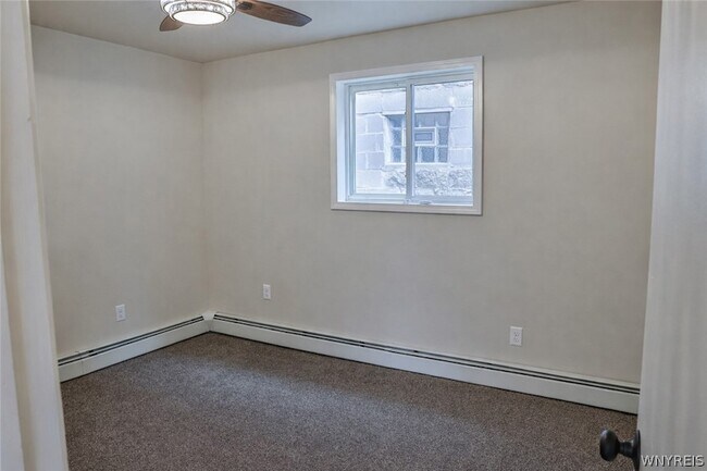 Building Photo - 21 Center St