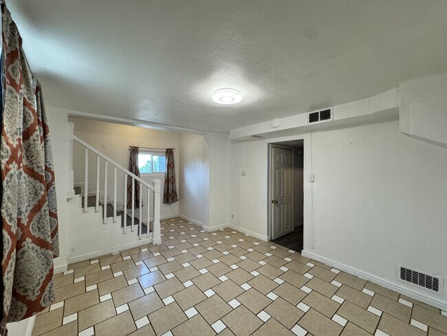 Building Photo - 2745 W Archer Pl