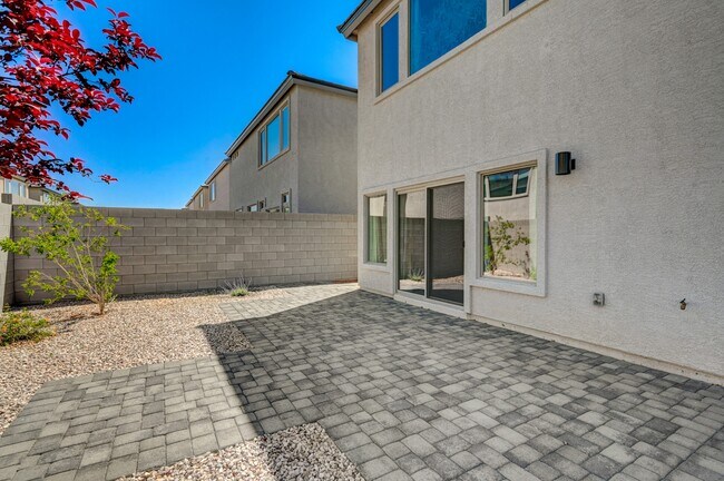 Building Photo - 630 Great River Ave