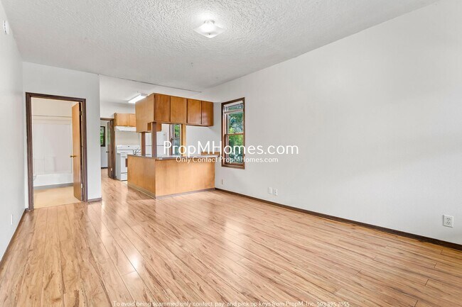 Building Photo - 1102 SE Umatilla St