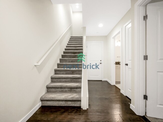Building Photo - 3 Bed and 3.5 Bath Beautiful  Modern Townhome is Available for Rent!