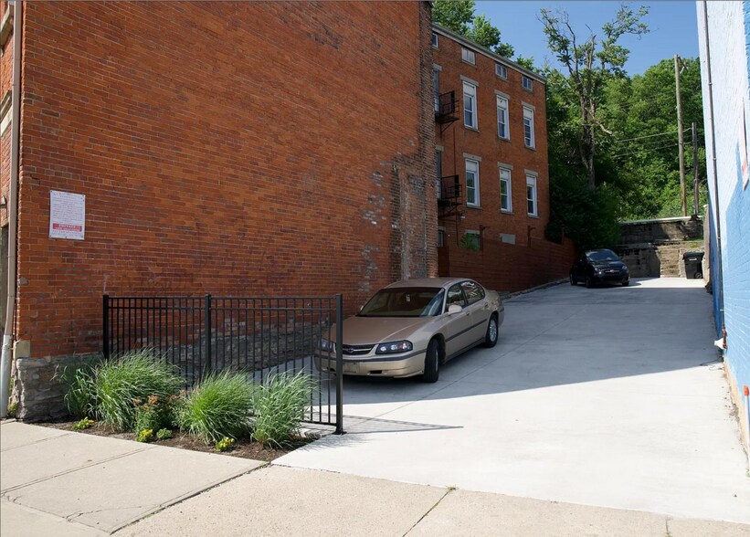 Building Photo - 308 W McMicken Ave