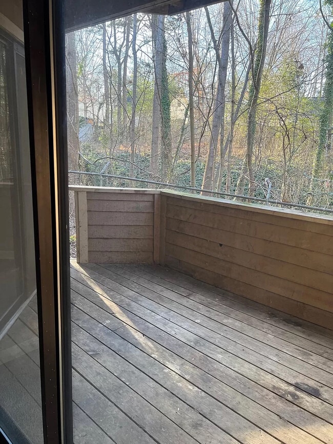 Building Photo - Room in Condo on Sharon Chase Dr