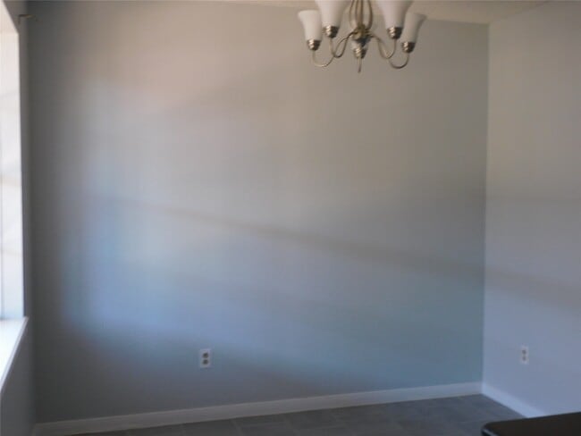 Building Photo - 414 1st St