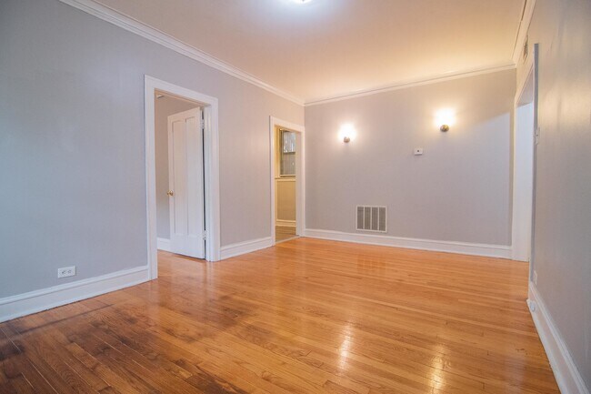 Building Photo - 2056 W Arthur Ave