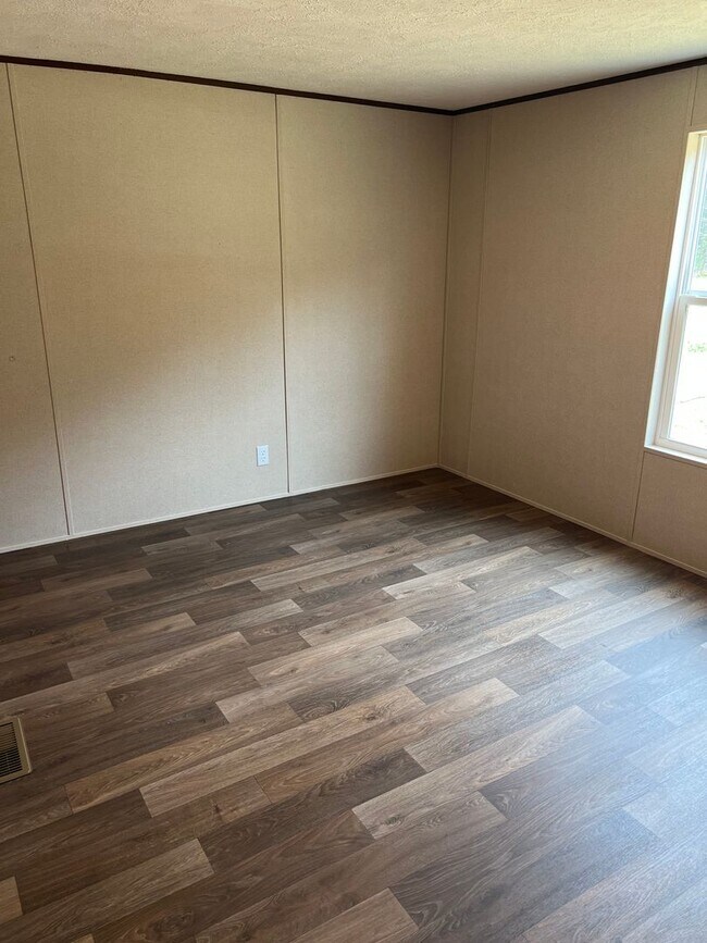 Building Photo - Brand New! Move In Ready & Close to Downto...