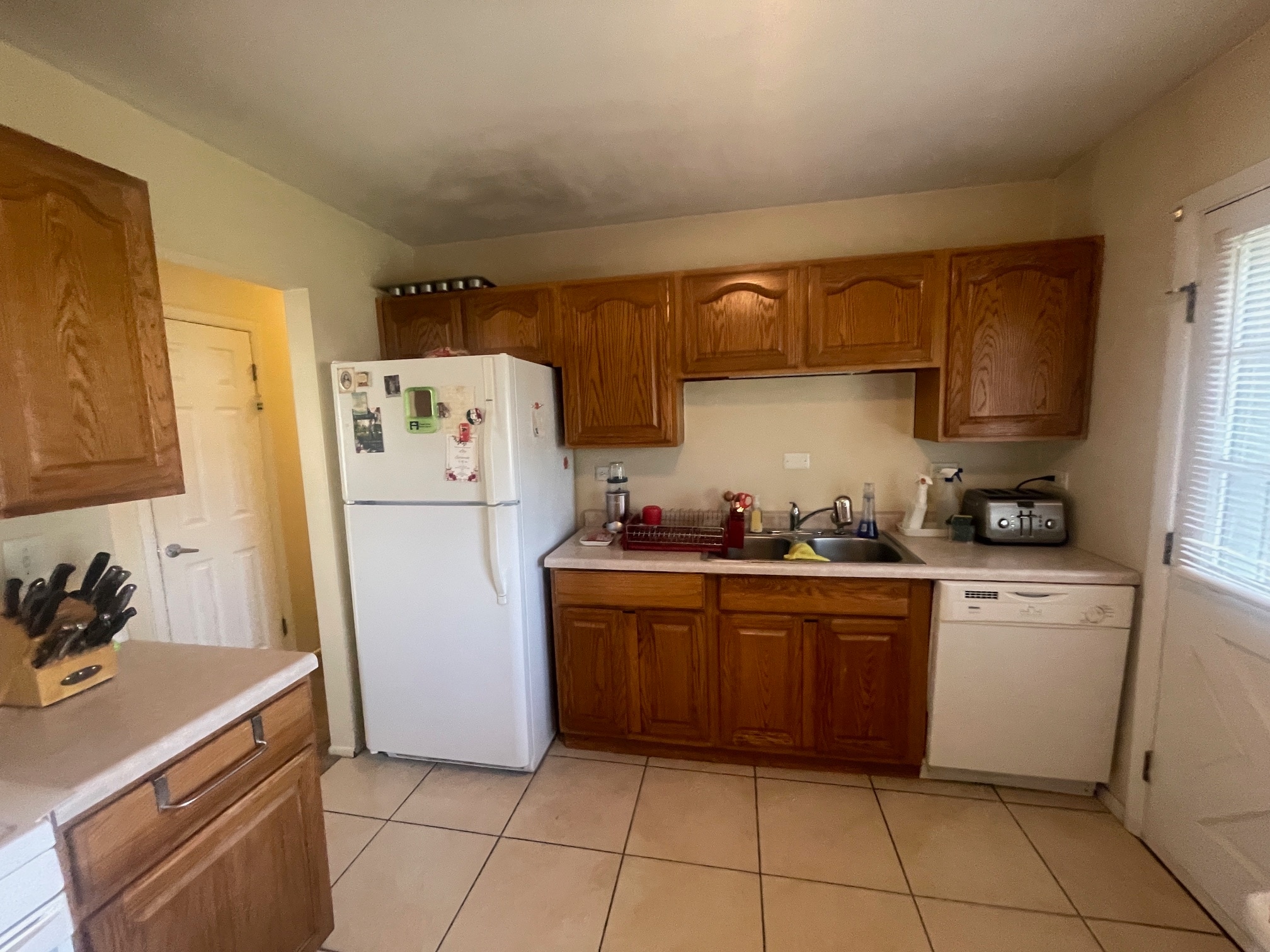 Building Photo - 7040 Meadowbrook Ln