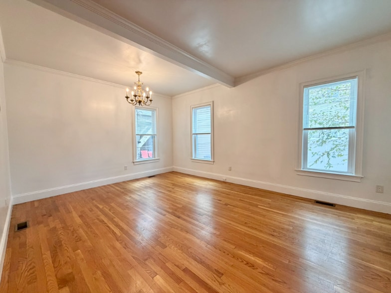 Building Photo - 157 M St