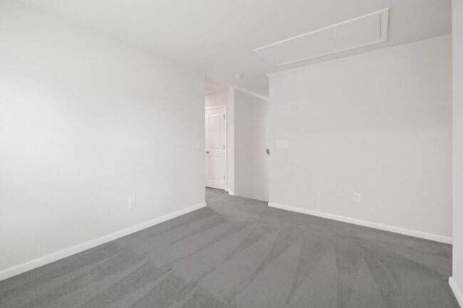 Building Photo - Almost Brand New Home 4 Bedroom with 2.5 b...