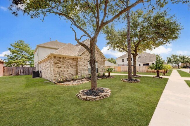 Building Photo - 14018 White Oak Gardens Dr