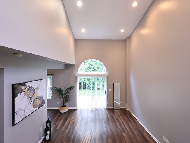 Building Photo - 2607 Oak Tree Ln