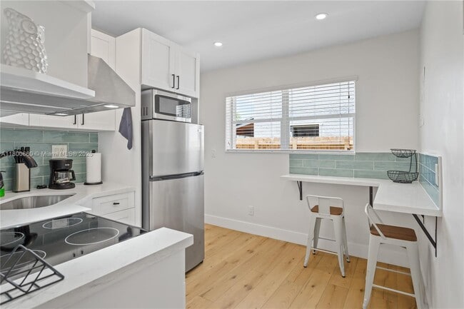 Building Photo - 6532 SW 59th Ct