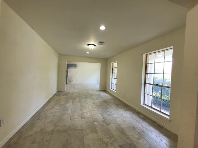 Building Photo - 22019 Kenchester Dr