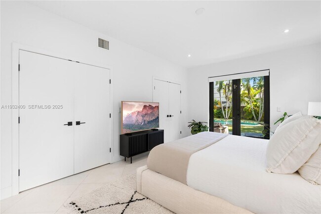 Building Photo - 2489 Meridian Ave