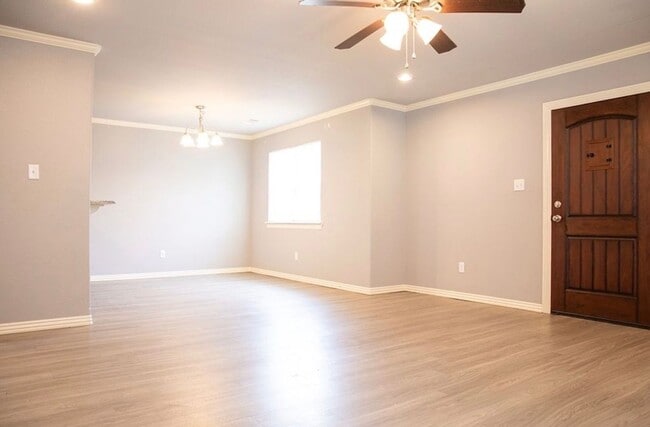 Building Photo - FREE 55" TV or 28" BLACKSTONE WITH SIGNED LEASE!! 4B/4.5B
