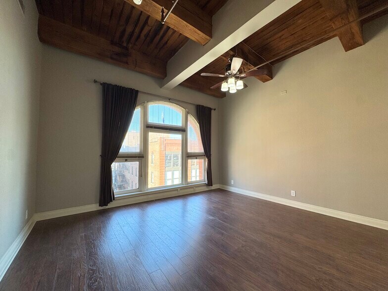 Building Photo - 609 Central St