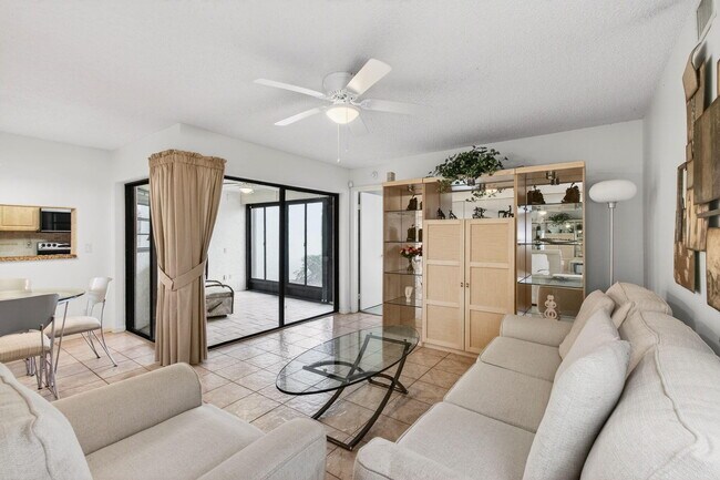 Building Photo - 5851 Parkwalk Dr