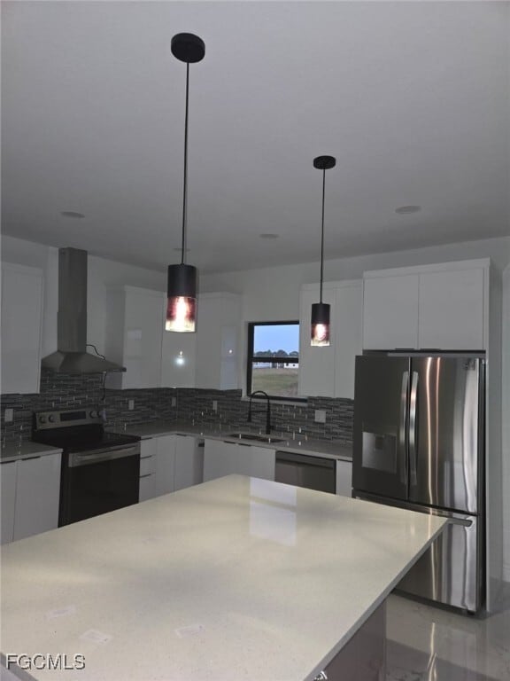 Building Photo - 727 Aletha Ave S
