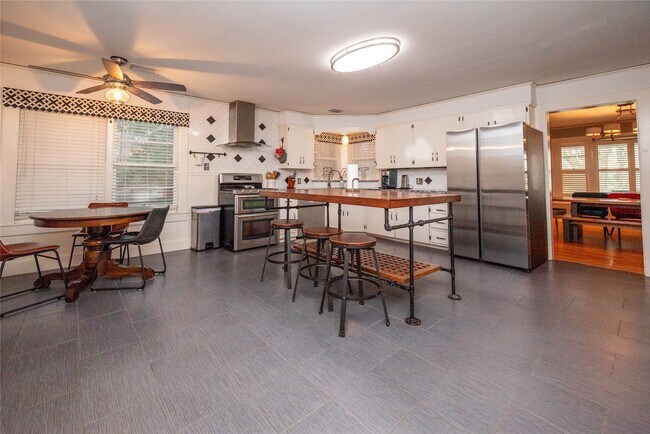 Building Photo - 4301 Avenue O