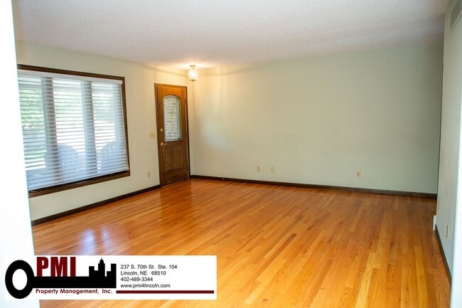 Building Photo - 3 Bedroom and 2 bathroom House for rent