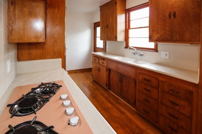 Kitchen, door to back patio - 1147 24th St