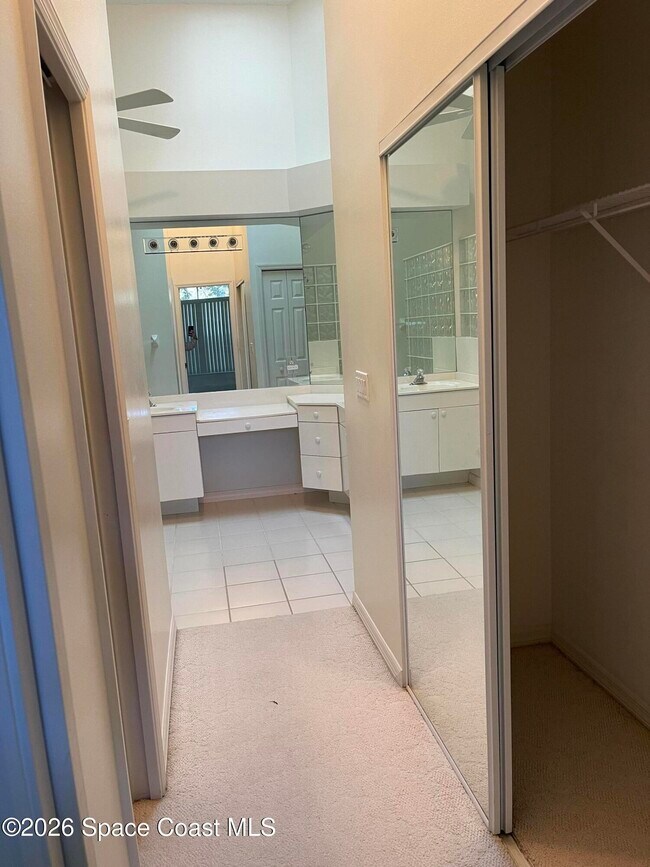 Building Photo - 729 Kenwood Cir