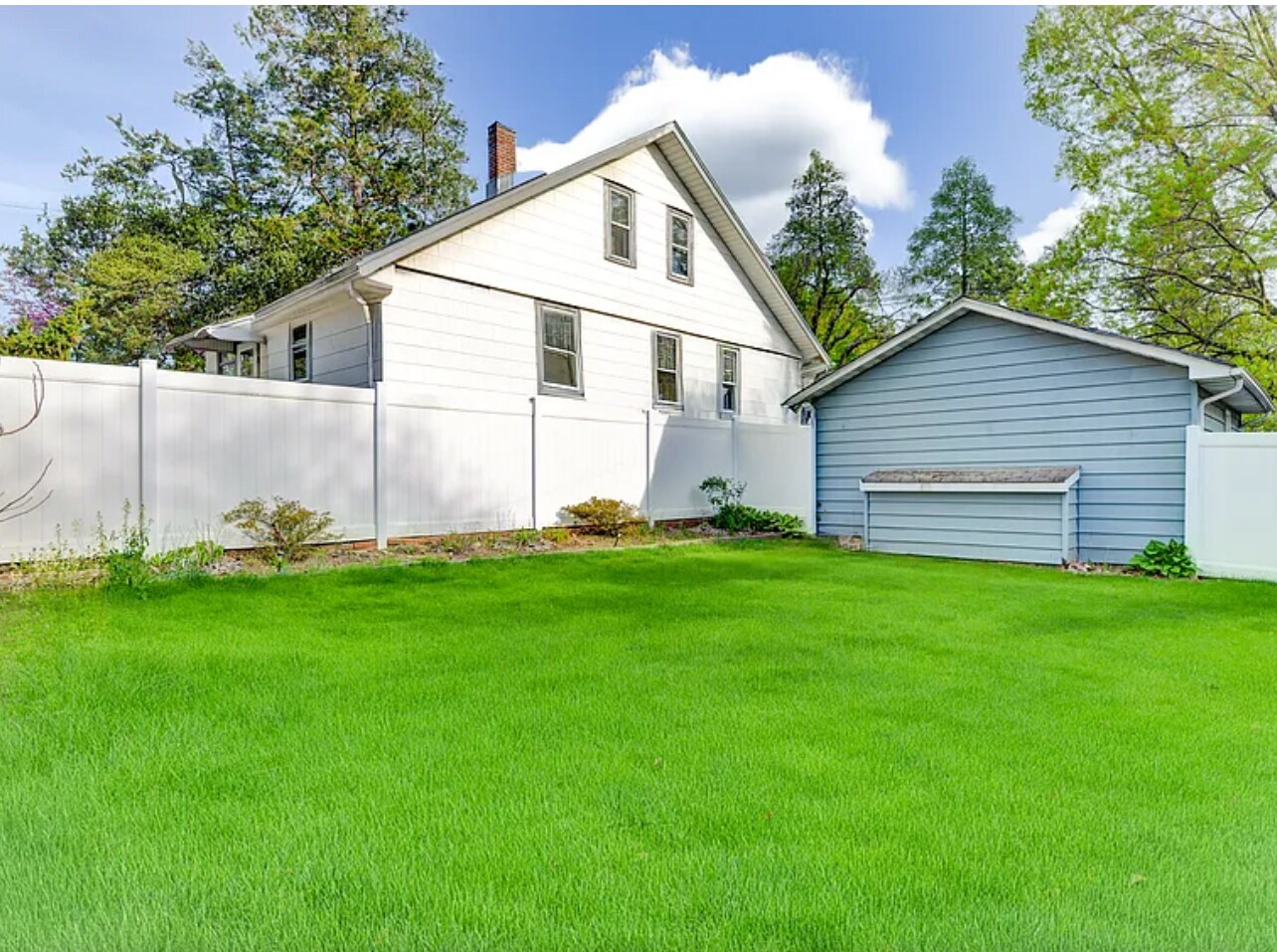Building Photo - 213 4th Ave