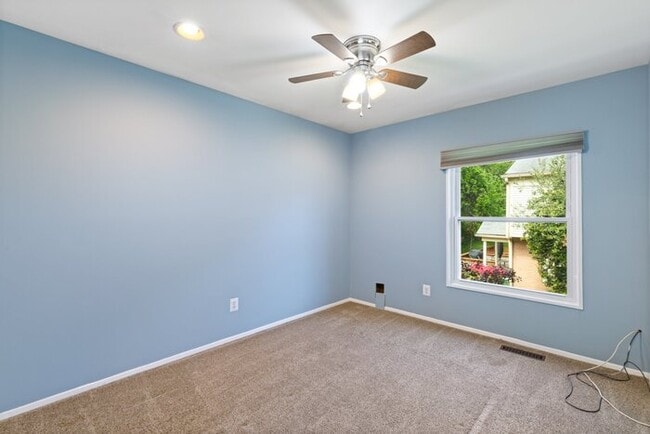 Building Photo - 43 Woodenbridge Ct